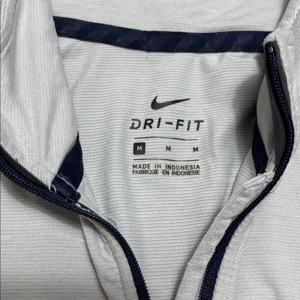 Nike Women’s 1/2 zip running LS